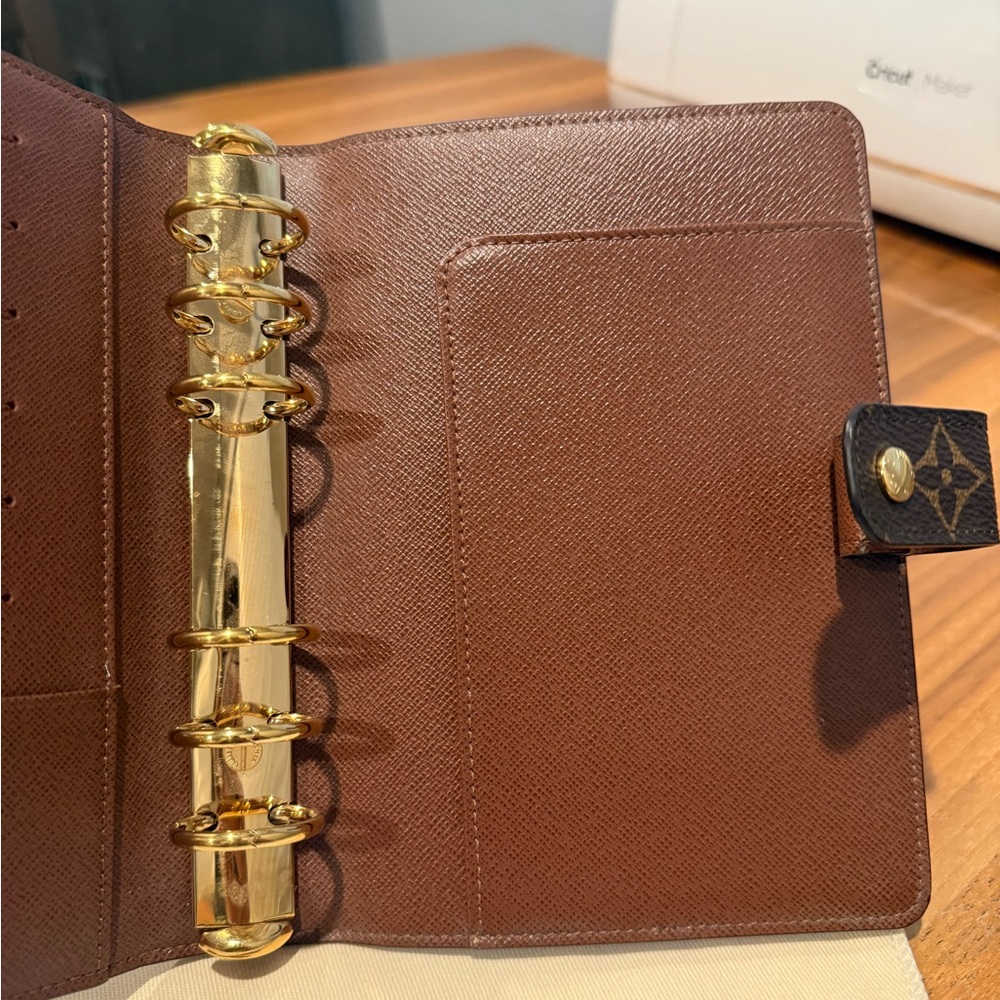 Louis Vuitton Medium Ring Agenda Cover - Picture 6 of 14